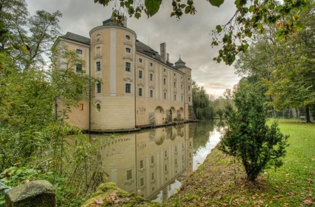 Gastehaus Schloss Bernau Hotel Fischlham Bagian luar foto