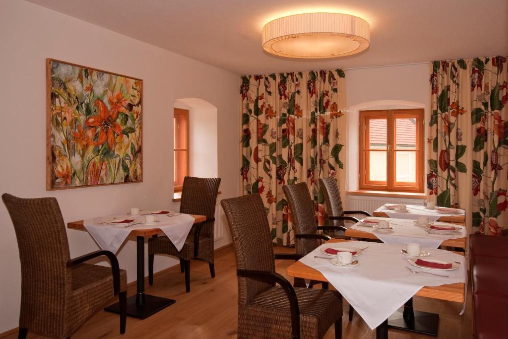 Gastehaus Schloss Bernau Hotel Fischlham Bagian luar foto