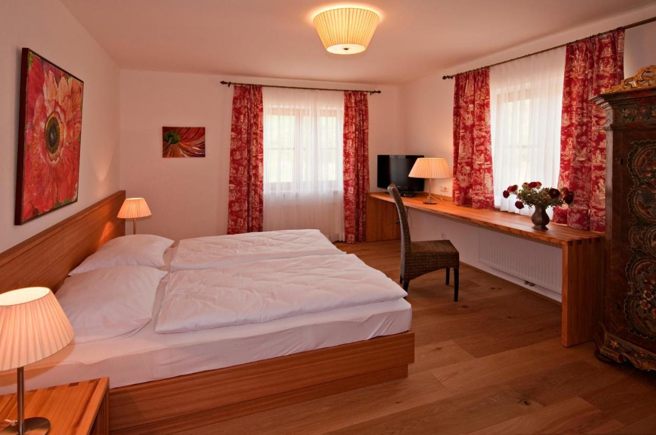 Gastehaus Schloss Bernau Hotel Fischlham Ruang foto